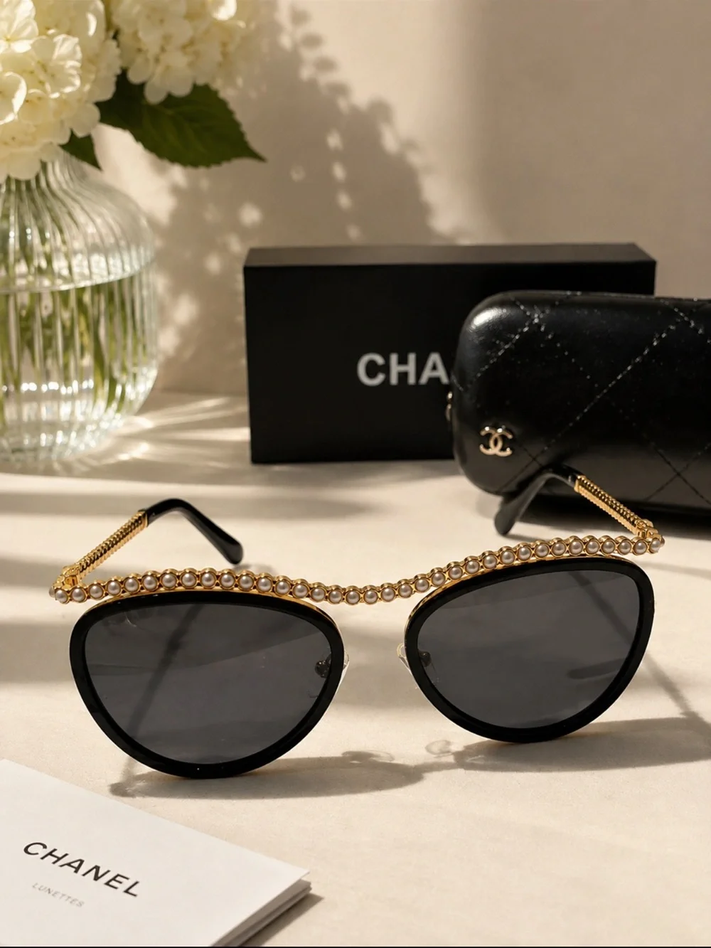 CHANEL elegant sunglasses
